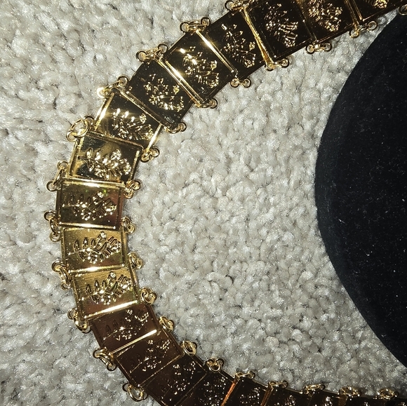 21kgp Dubai Jewelry Elegant Gold Necklace and Earring Set - Picture 3 of 8